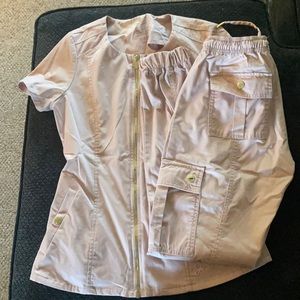 Jaanuu scrub set in pink